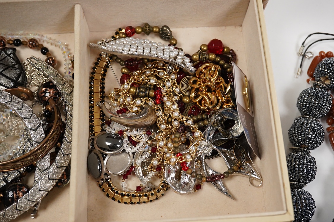 A 9ct gold bracelet, 18cm, 3.5 grams and a quantity of silver, white metal, 925 and costume jewellery, a gold plated half hunter pocket watch contained in a jewellery box.